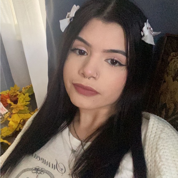 Meet your Posher, Azucena - Picture 1 of 1